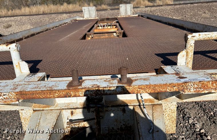 image for item KC9391 1989 Wisconsin 1900-16  tilt deck equipment trailer