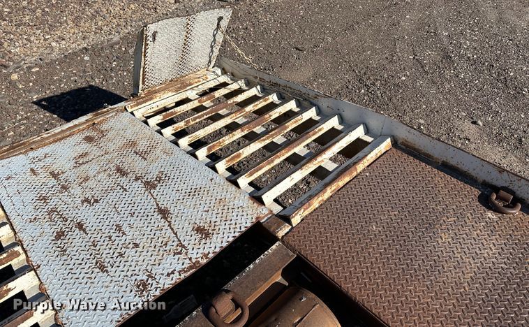 image for item KC9391 1989 Wisconsin 1900-16  tilt deck equipment trailer