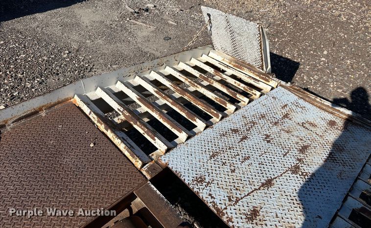 image for item KC9391 1989 Wisconsin 1900-16  tilt deck equipment trailer