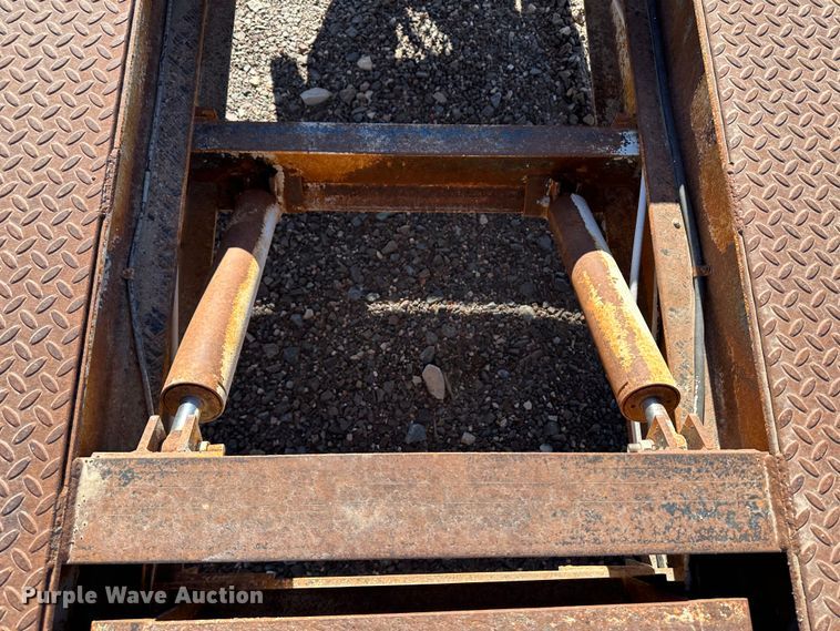 image for item KC9391 1989 Wisconsin 1900-16  tilt deck equipment trailer