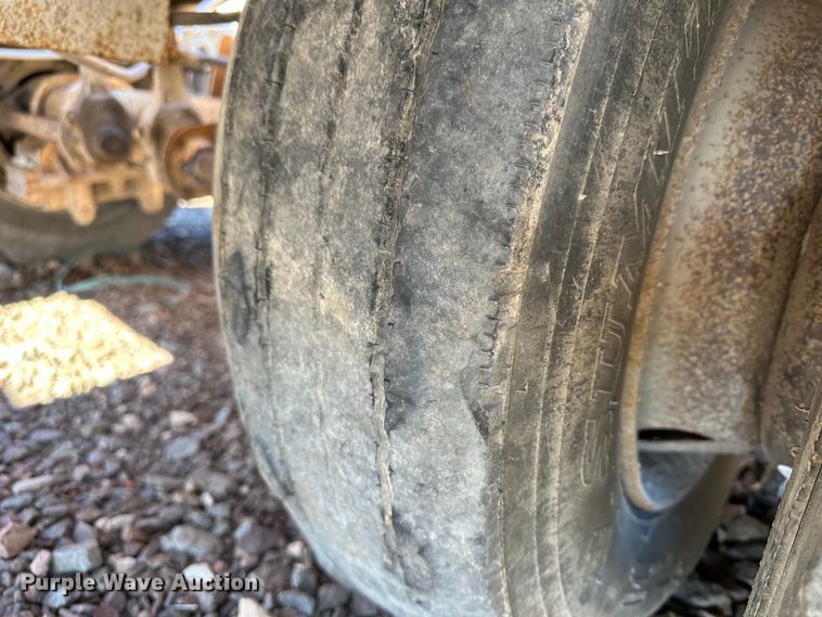 image for item KC9391 1989 Wisconsin 1900-16  tilt deck equipment trailer