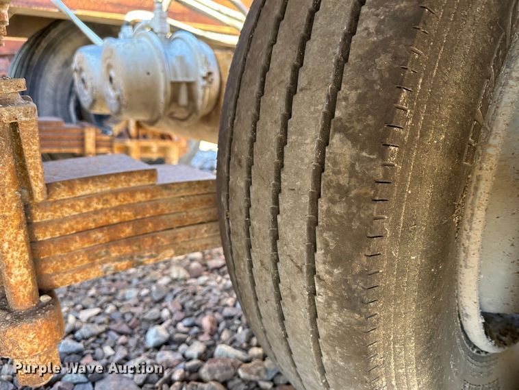 image for item KC9391 1989 Wisconsin 1900-16  tilt deck equipment trailer