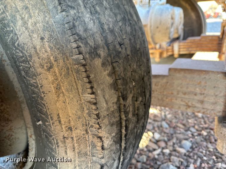 image for item KC9391 1989 Wisconsin 1900-16  tilt deck equipment trailer