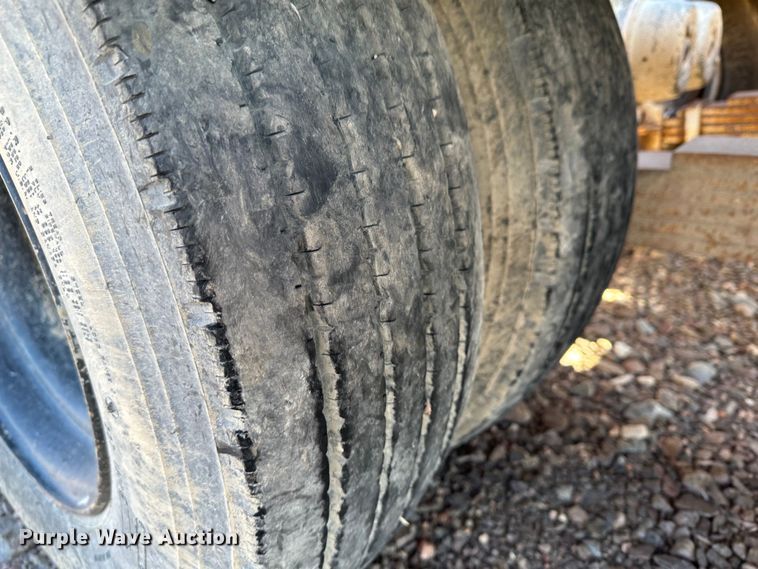 image for item KC9391 1989 Wisconsin 1900-16  tilt deck equipment trailer