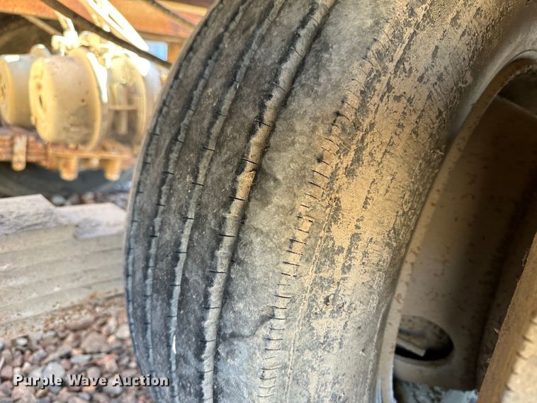 image for item KC9391 1989 Wisconsin 1900-16  tilt deck equipment trailer