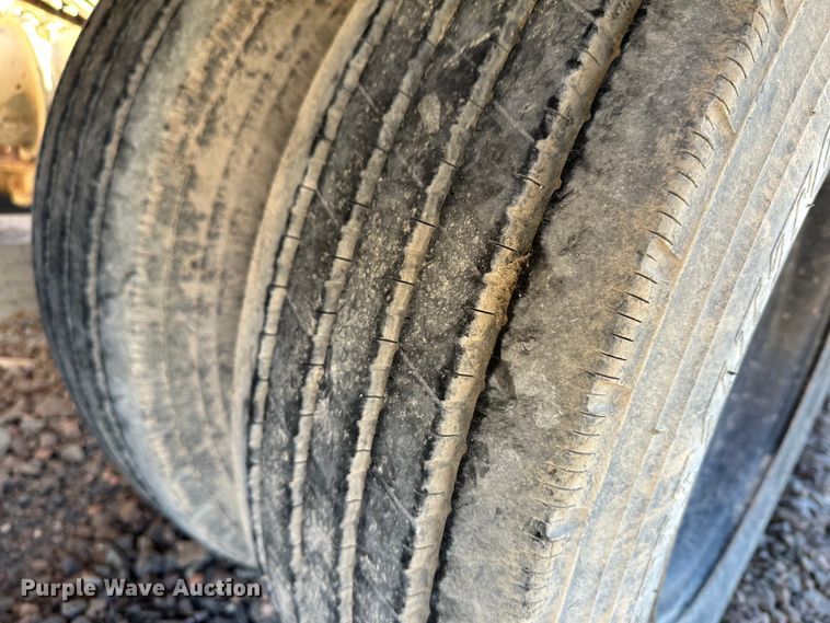 image for item KC9391 1989 Wisconsin 1900-16  tilt deck equipment trailer