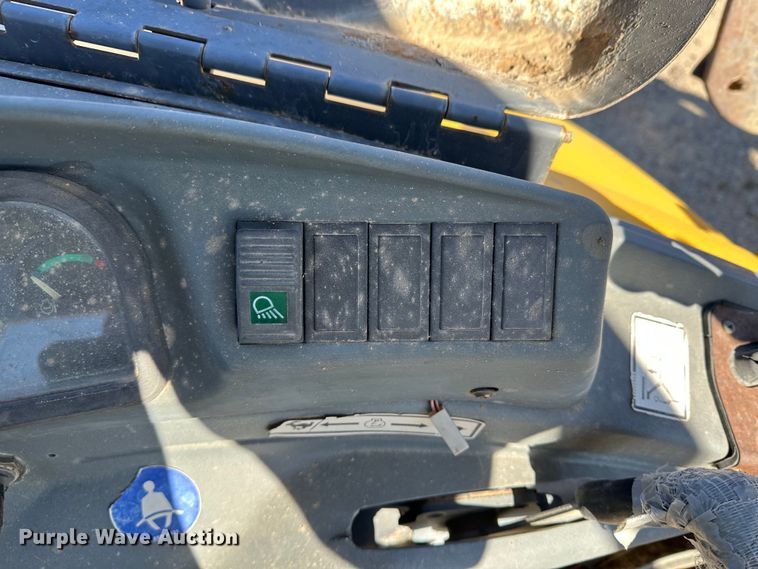 image for item KC9395 2000 New Holland LB75  backhoe