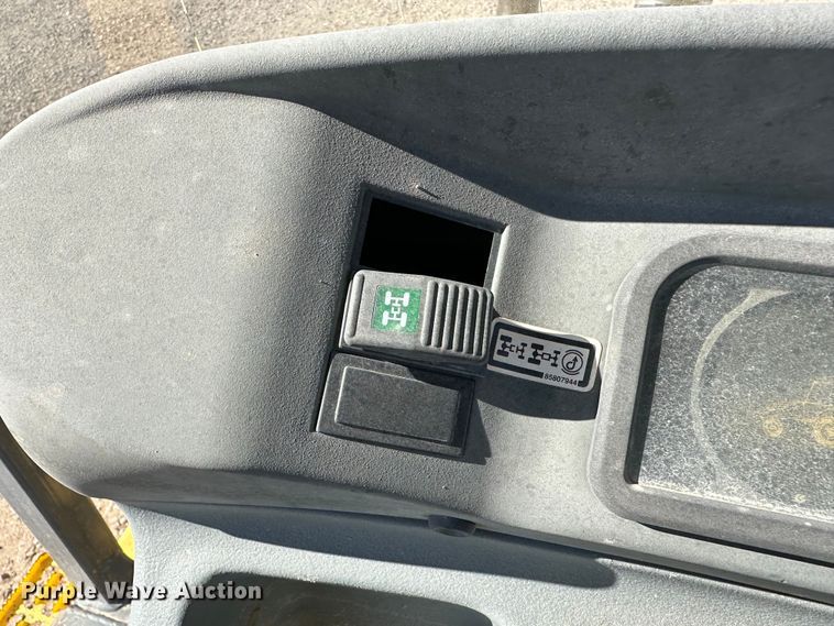 image for item KC9395 2000 New Holland LB75  backhoe