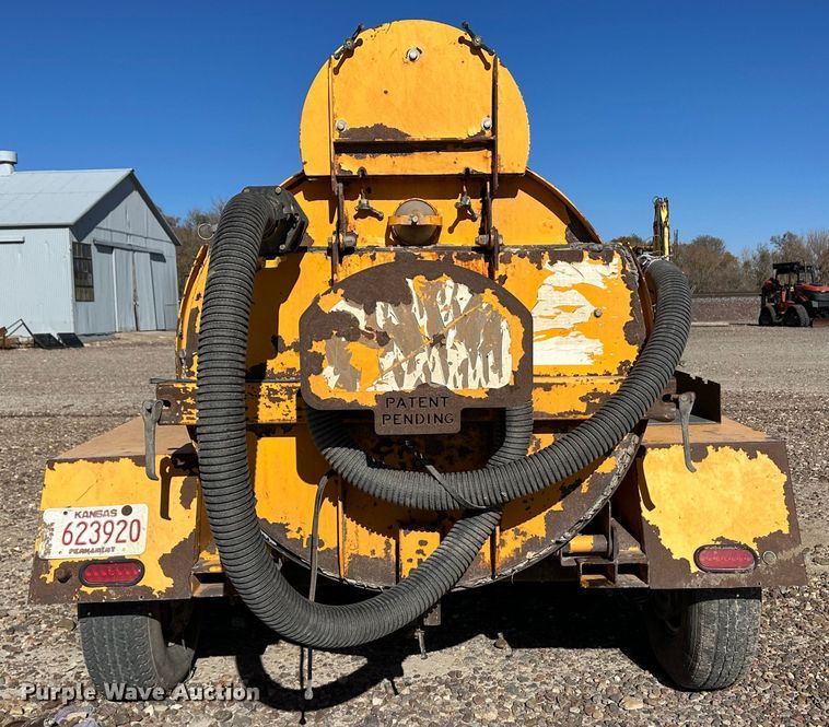 image for item KC9396 2010 Cyclone 550  vacuum excavator