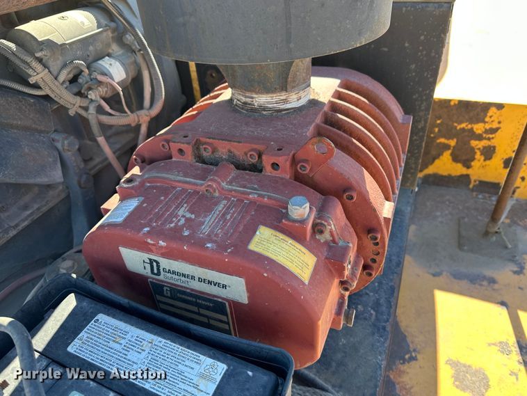 image for item KC9396 2010 Cyclone 550  vacuum excavator