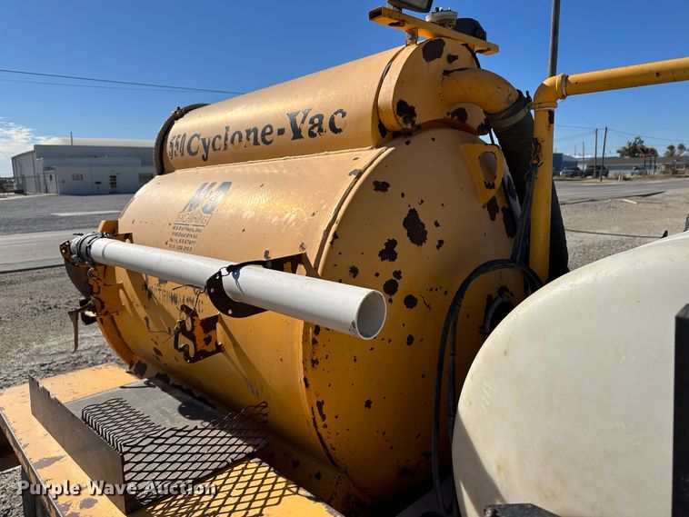 image for item KC9396 2010 Cyclone 550  vacuum excavator