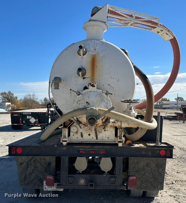 image for item KC9397 1996 Ford F700  vacuum truck