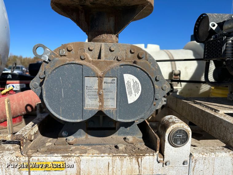 image for item KC9397 1996 Ford F700  vacuum truck