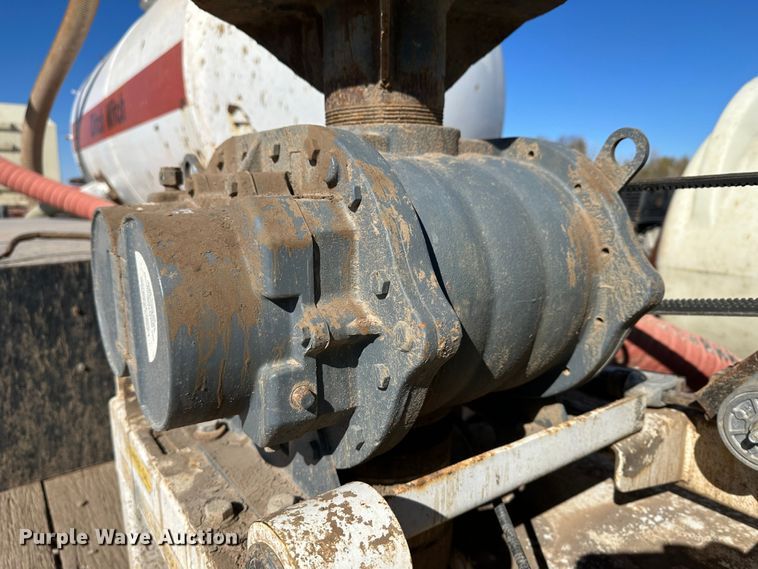 image for item KC9397 1996 Ford F700  vacuum truck