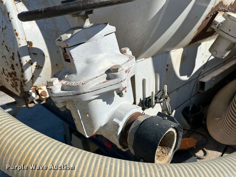 image for item KC9397 1996 Ford F700  vacuum truck