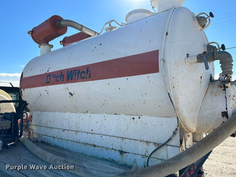 image for item KC9397 1996 Ford F700  vacuum truck