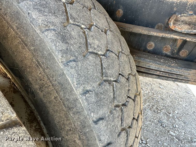 image for item KC9397 1996 Ford F700  vacuum truck