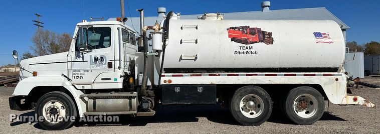 image for item KC9398 2001 Freightliner FLS112  vacuum truck