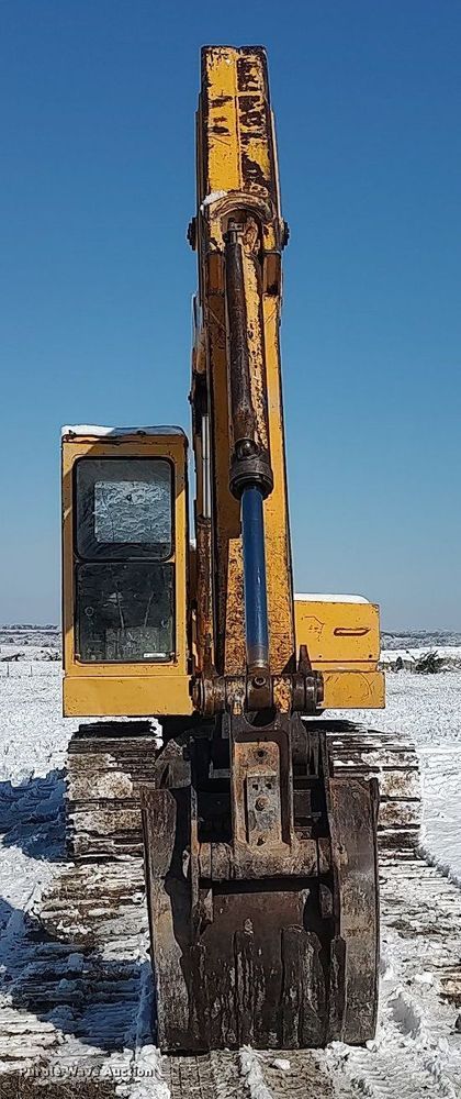 image for item KI9954 1979 John Deere 690B  excavator