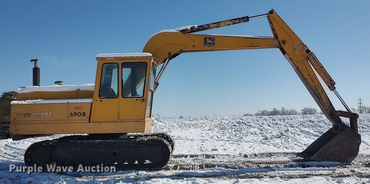 image for item KI9954 1979 John Deere 690B  excavator