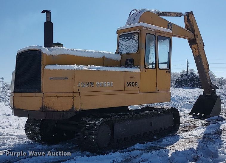 image for item KI9954 1979 John Deere 690B  excavator