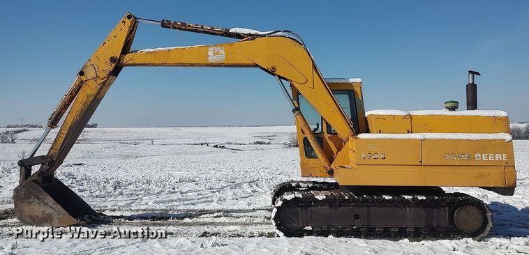 image for item KI9954 1979 John Deere 690B  excavator