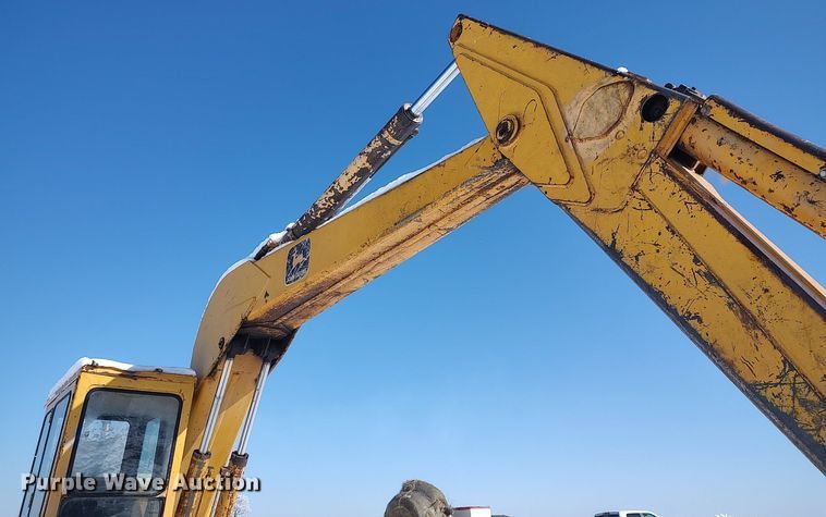 image for item KI9954 1979 John Deere 690B  excavator