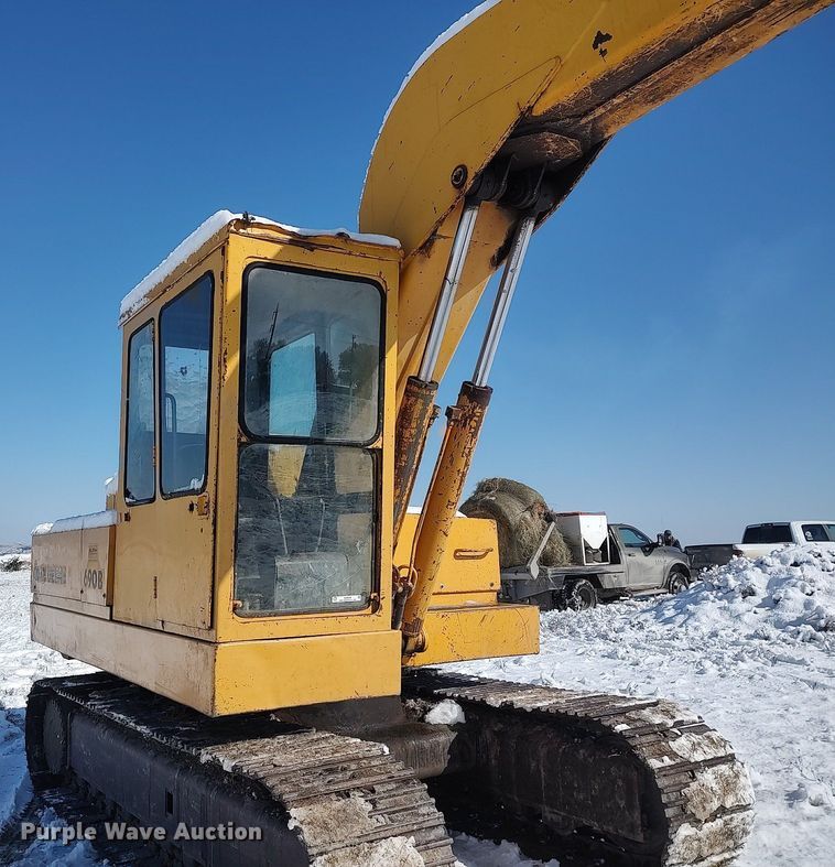 image for item KI9954 1979 John Deere 690B  excavator