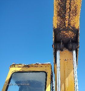 image for item KI9954 1979 John Deere 690B  excavator