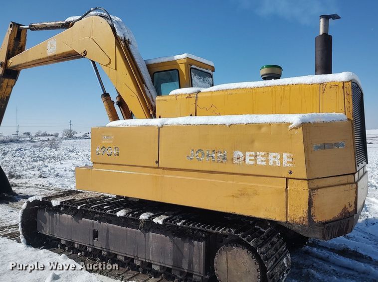 image for item KI9954 1979 John Deere 690B  excavator