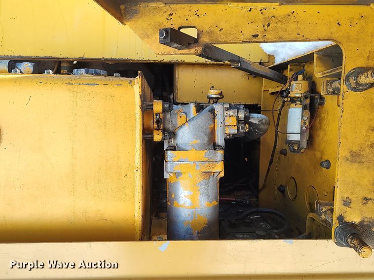 image for item KI9954 1979 John Deere 690B  excavator