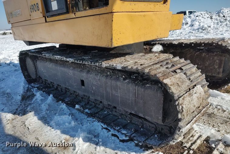 image for item KI9954 1979 John Deere 690B  excavator