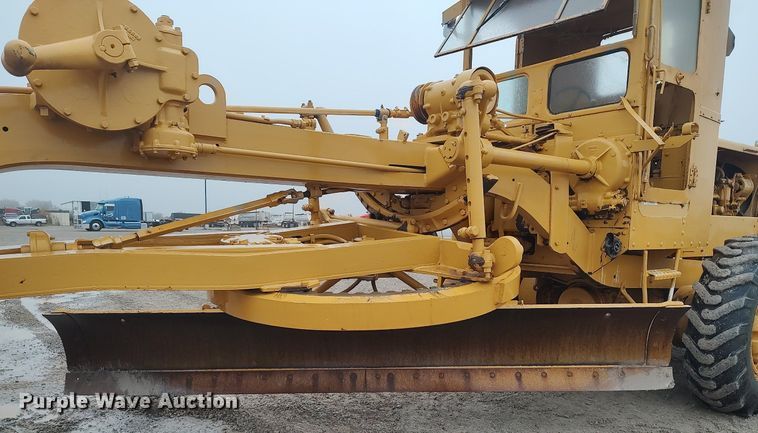 image for item KI9975 1963 Caterpillar 12  rigid frame motor grader