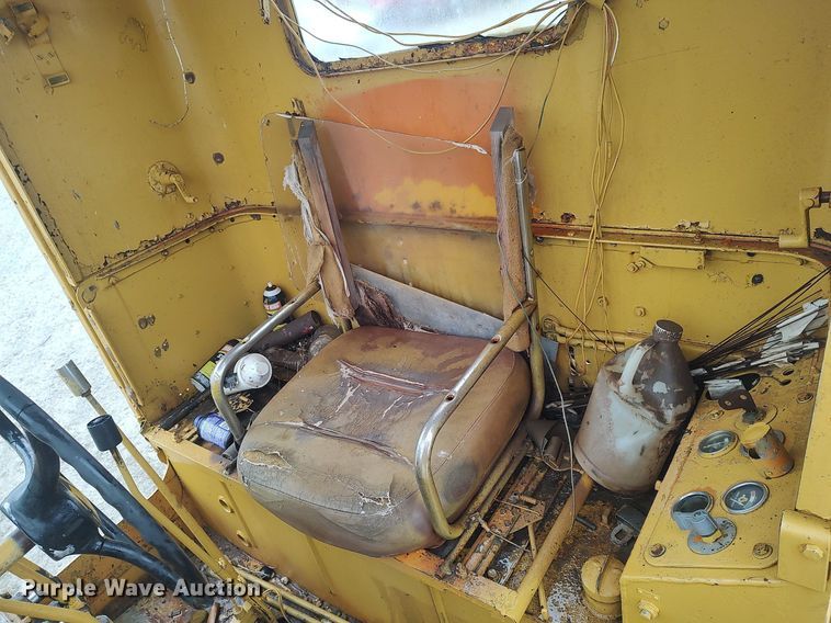 image for item KI9975 1963 Caterpillar 12  rigid frame motor grader