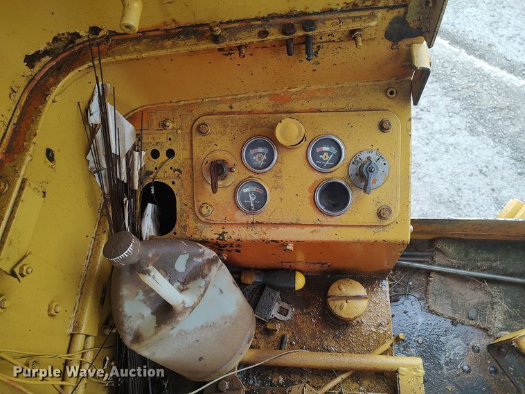 image for item KI9975 1963 Caterpillar 12  rigid frame motor grader