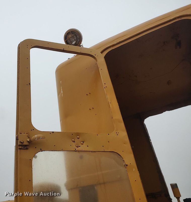 image for item KI9975 1963 Caterpillar 12  rigid frame motor grader