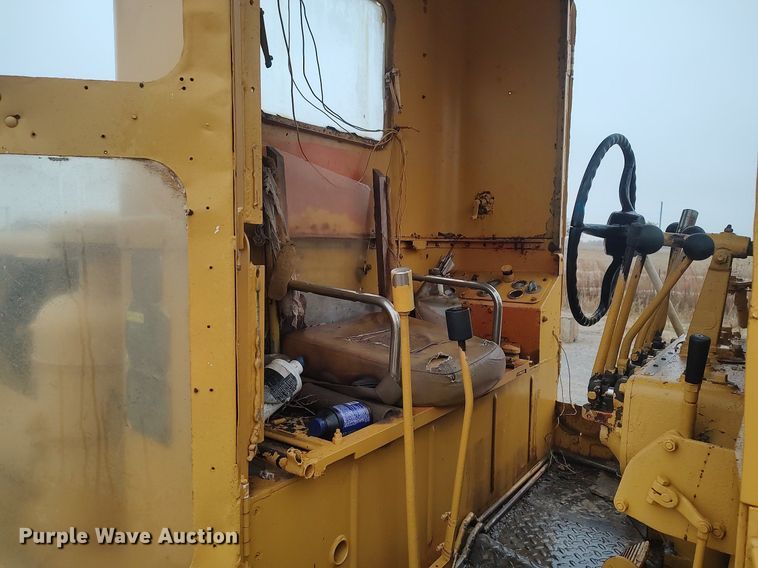 image for item KI9975 1963 Caterpillar 12  rigid frame motor grader