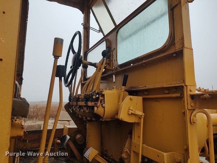 image for item KI9975 1963 Caterpillar 12  rigid frame motor grader