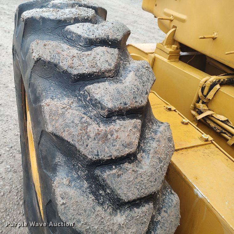 image for item KI9975 1963 Caterpillar 12  rigid frame motor grader