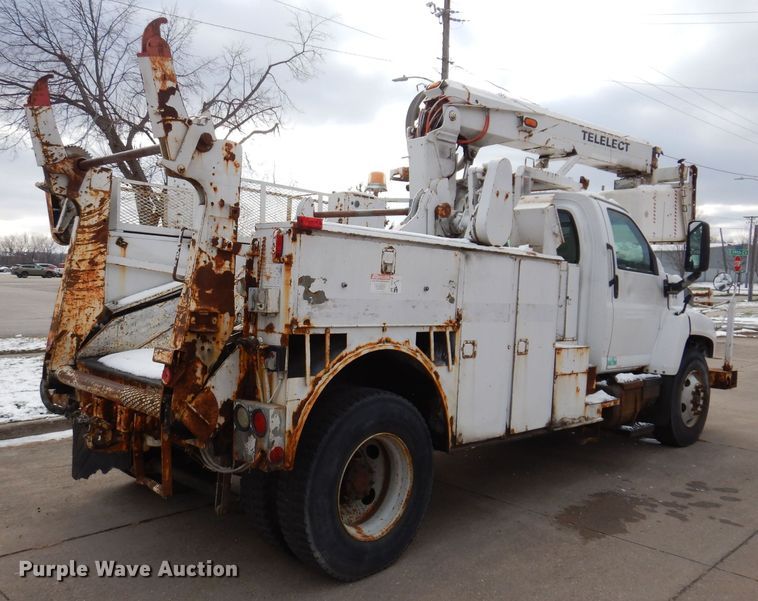 image for item KW9660 2004 GMC C8500  bucket truck