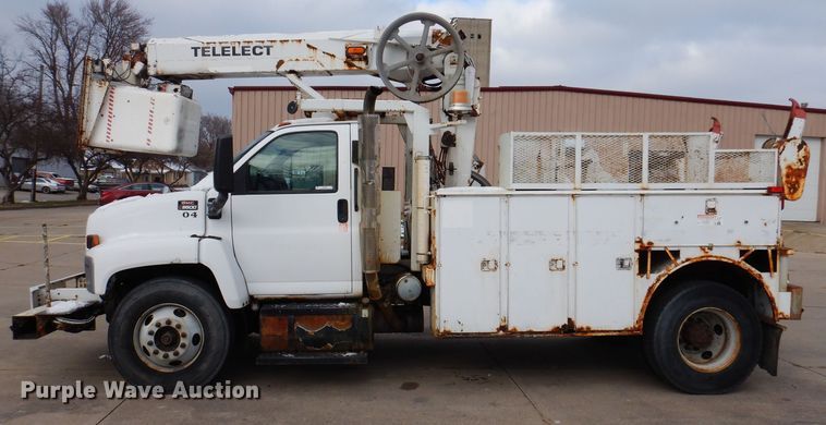 image for item KW9660 2004 GMC C8500  bucket truck