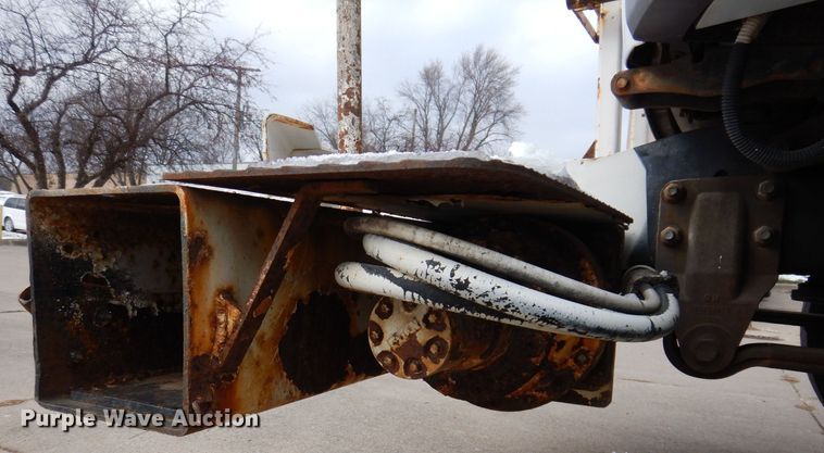 image for item KW9660 2004 GMC C8500  bucket truck