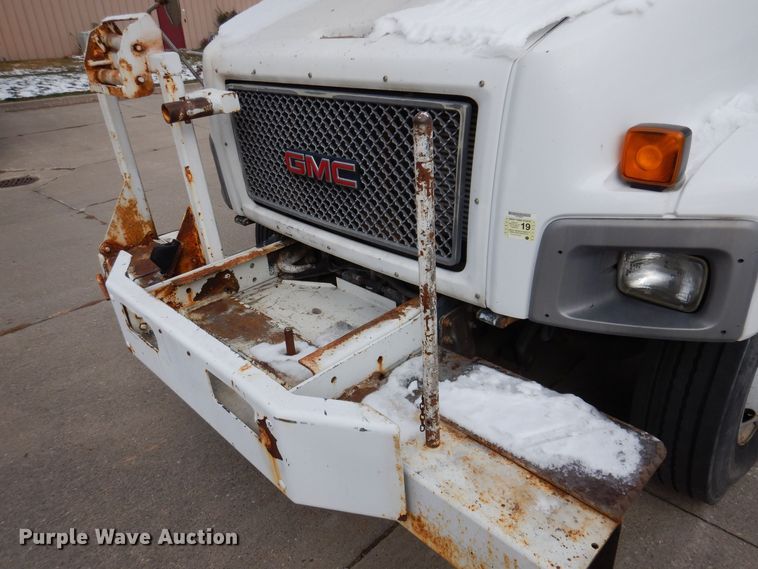 image for item KW9660 2004 GMC C8500  bucket truck