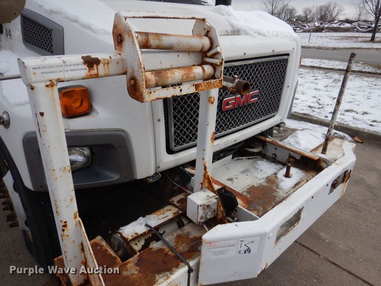 image for item KW9660 2004 GMC C8500  bucket truck