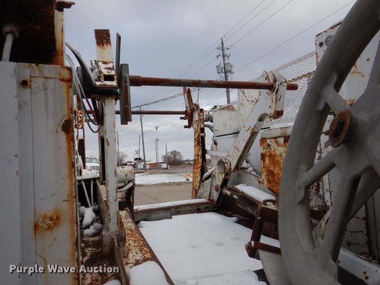 image for item KW9660 2004 GMC C8500  bucket truck