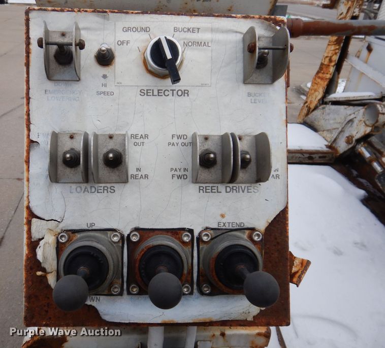 image for item KW9660 2004 GMC C8500  bucket truck