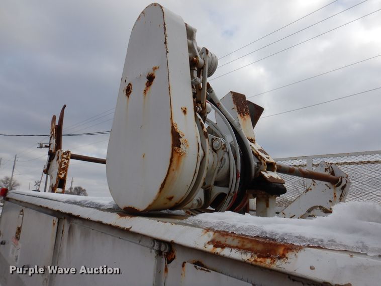 image for item KW9660 2004 GMC C8500  bucket truck