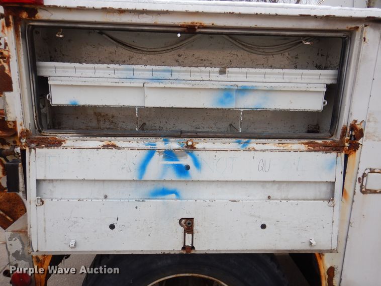 image for item KW9660 2004 GMC C8500  bucket truck