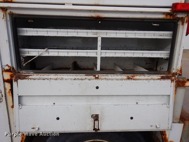 image for item KW9660 2004 GMC C8500  bucket truck