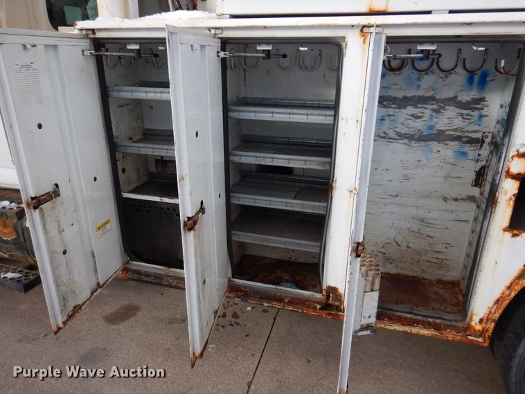 image for item KW9660 2004 GMC C8500  bucket truck